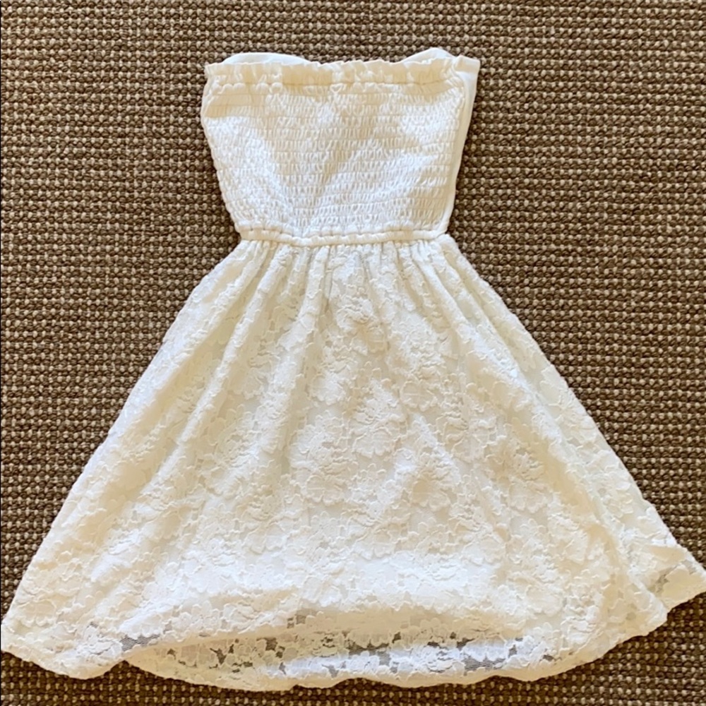 White, strapless dress.